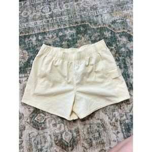Columbia Womens Pale Yellow Textured Seersucker Cargo Shorts AL3937 Size Medium